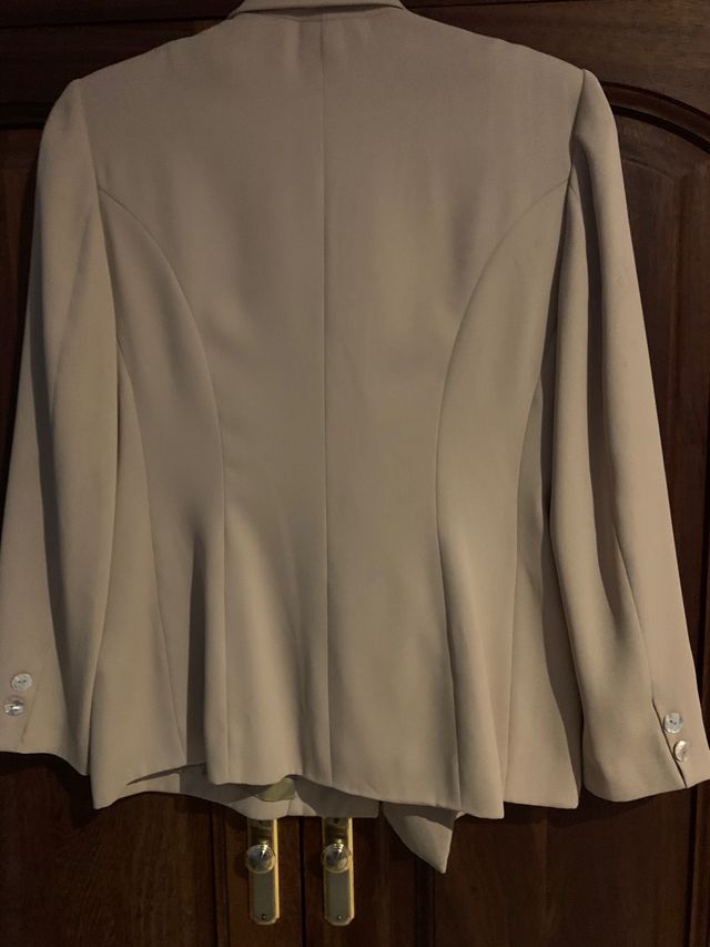 Chaqueta mujer color beige, estilo vintage