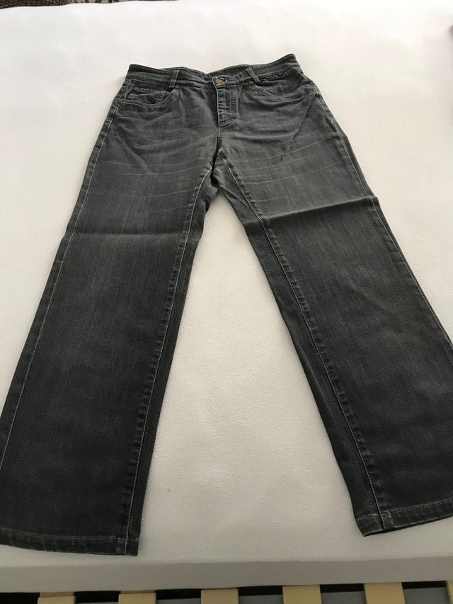 Pantalón vaquero gris