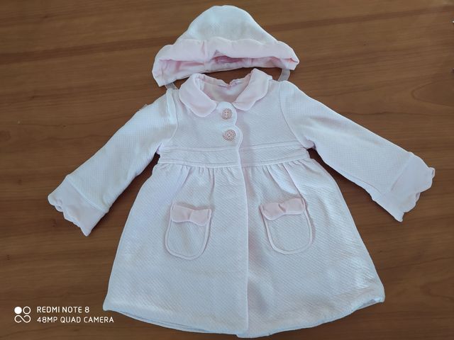 Abrigo rosa bebe sin estrenar. T.4-6 M.