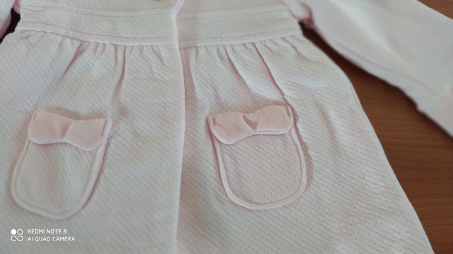 Abrigo rosa bebe sin estrenar. T.4-6 M.