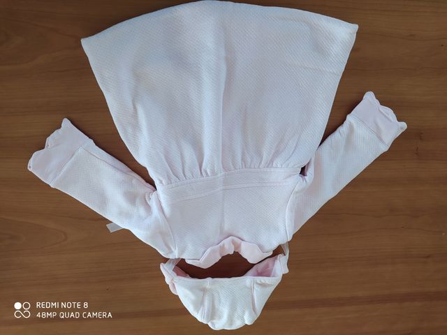 Abrigo rosa bebe sin estrenar. T.4-6 M.