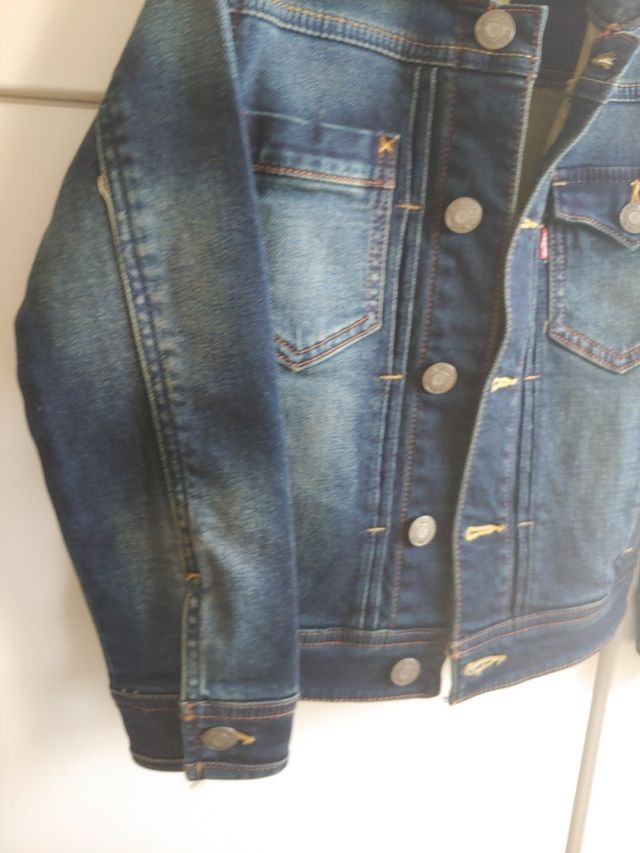 Cazadora Levis talla 6