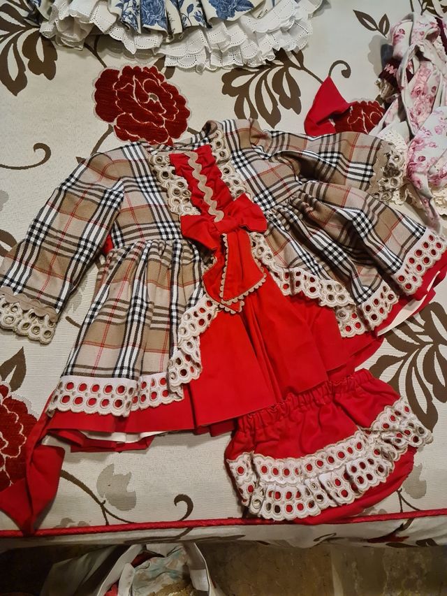 vestido  y braguita  de niña totalmente  nuevo