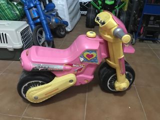 moto molto niña
