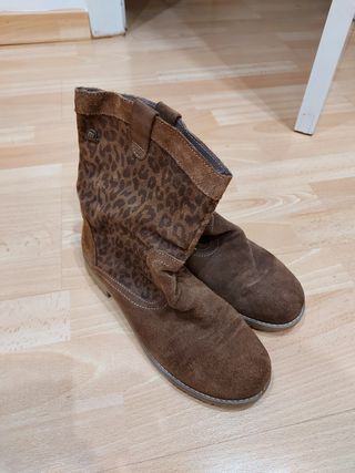 Botin plano mustang de segunda mano por 10 EUR en Alcalá la Real en WALLAPOP