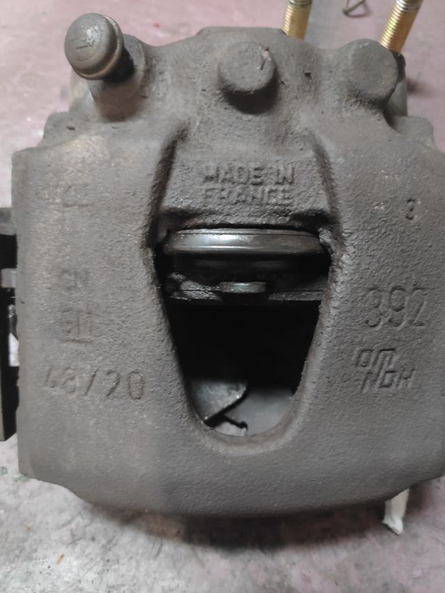 Pinza de freno delantera derecha Opel Corsa B