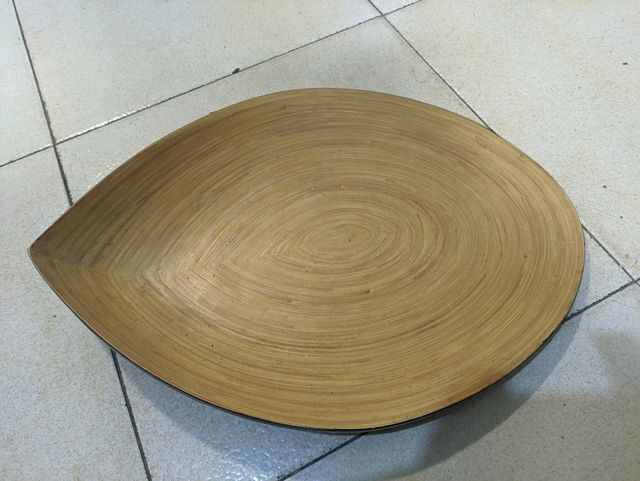 Bandeja modernista de madera lacada