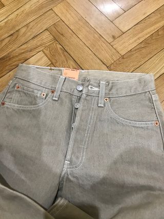 Pantalón Levis 501 W27\\/L32 de segunda mano por 35 EUR en Cáceres en  WALLAPOP