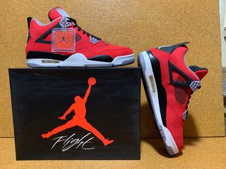 Zapatillas Nike Air Jordan 4 Retro, Toro Bravo de segunda mano por 380 EUR  en Sevilla en WALLAPOP