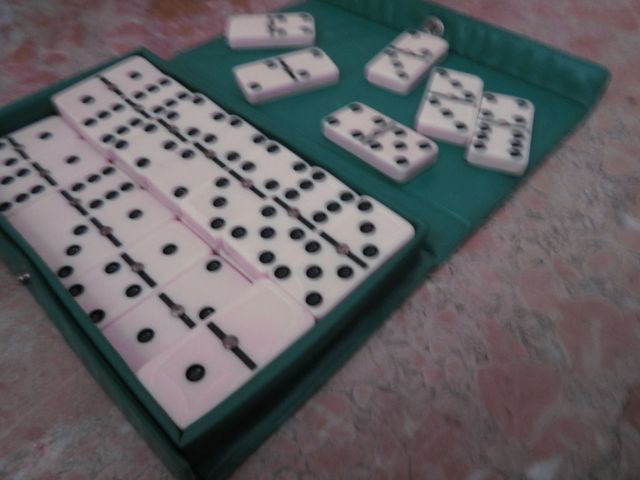 DOMINO PIEZAS MACIZAS AÑOS 60