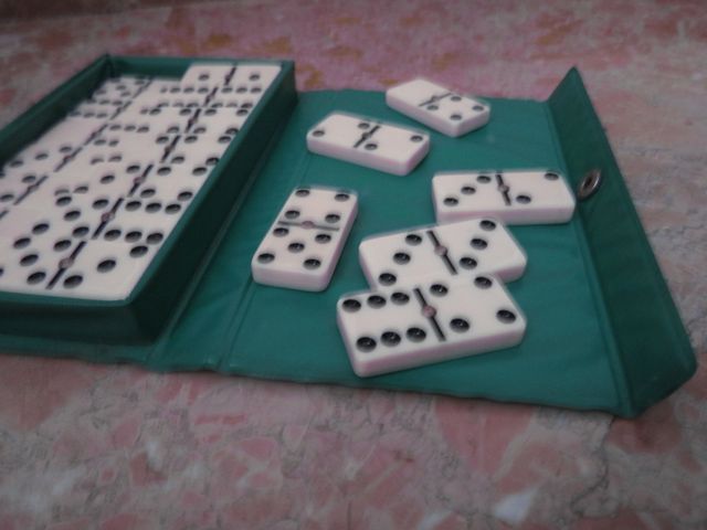 DOMINO PIEZAS MACIZAS AÑOS 60