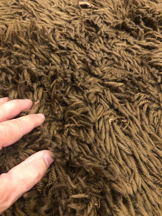 ALFOMBRA DE LANA GRUESA NUEVA