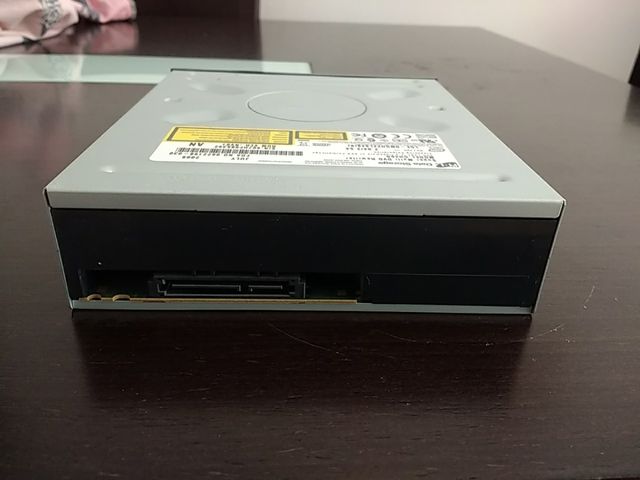 Lector grabador de DVD.