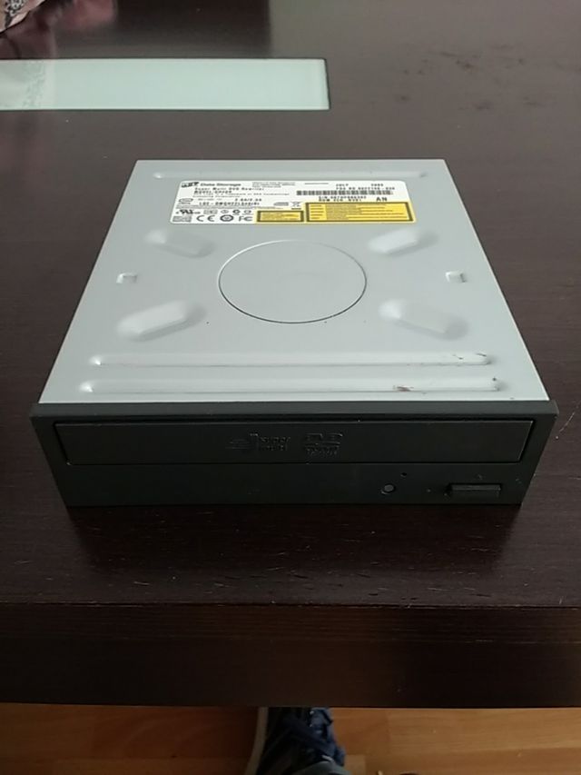 Lector grabador de DVD.