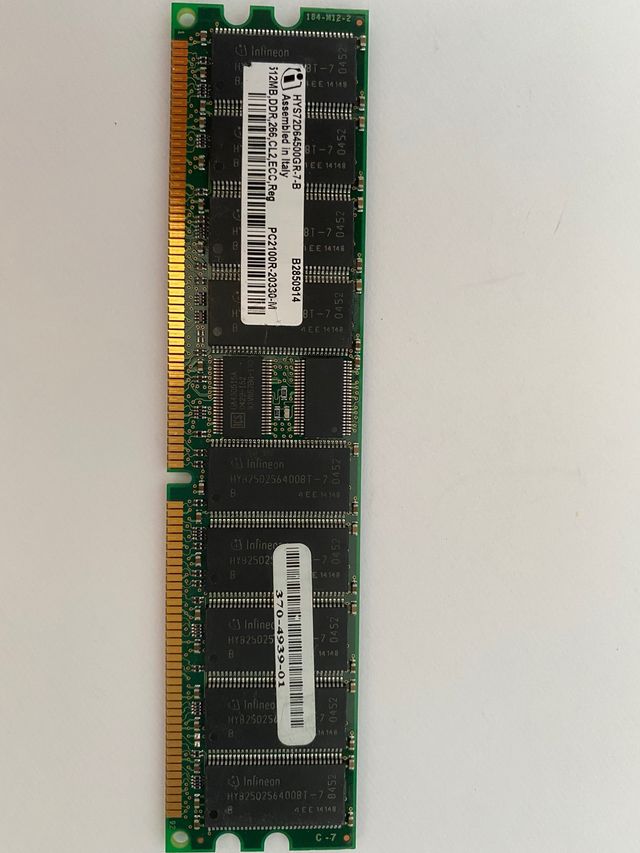 Memoria RAM 512 MB (DDR, 266 MHz)