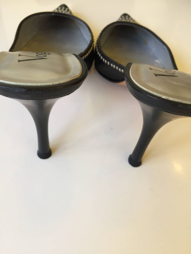 Sabot con borchie sulla punta