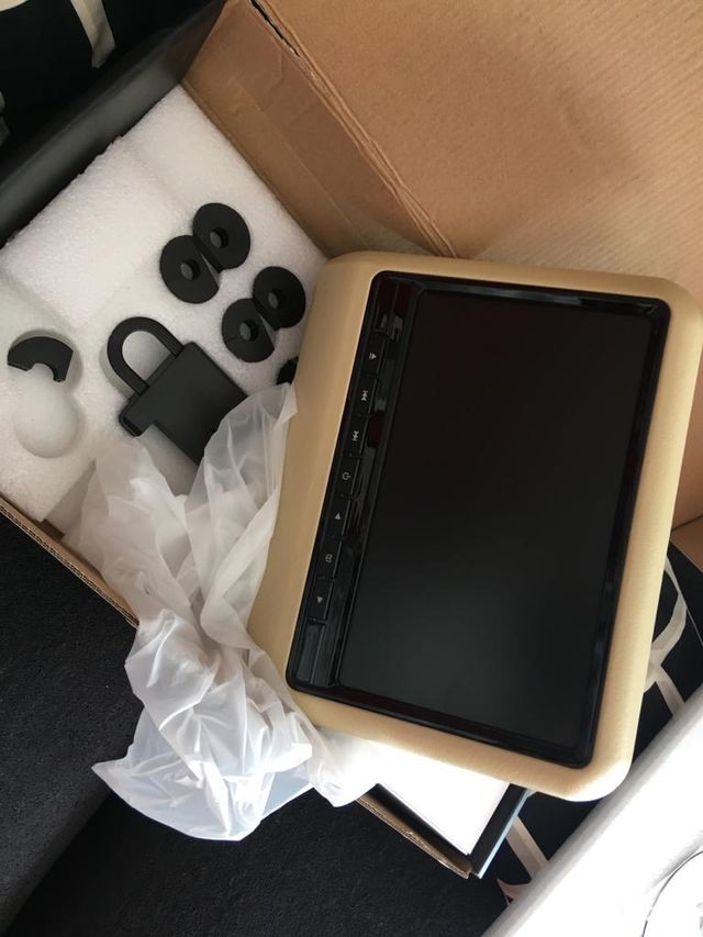 PANTALLA REPOSACABEZAS COCHE 10'