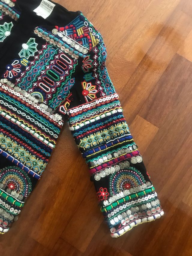 Chaqueta abalorios zara colores. Talla S