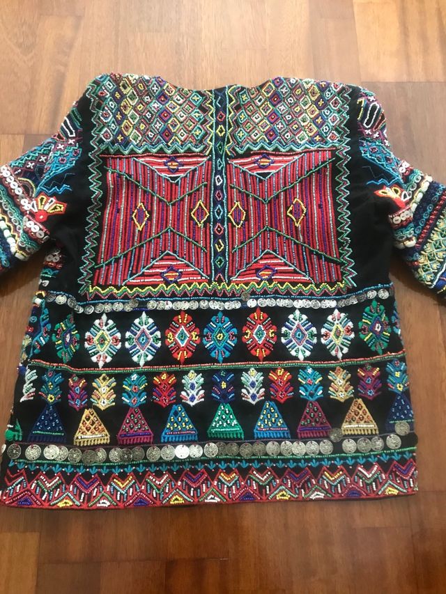 Chaqueta abalorios zara colores. Talla S