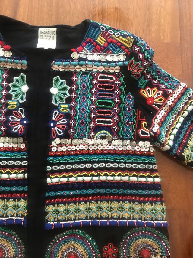 Chaqueta abalorios zara colores. Talla S