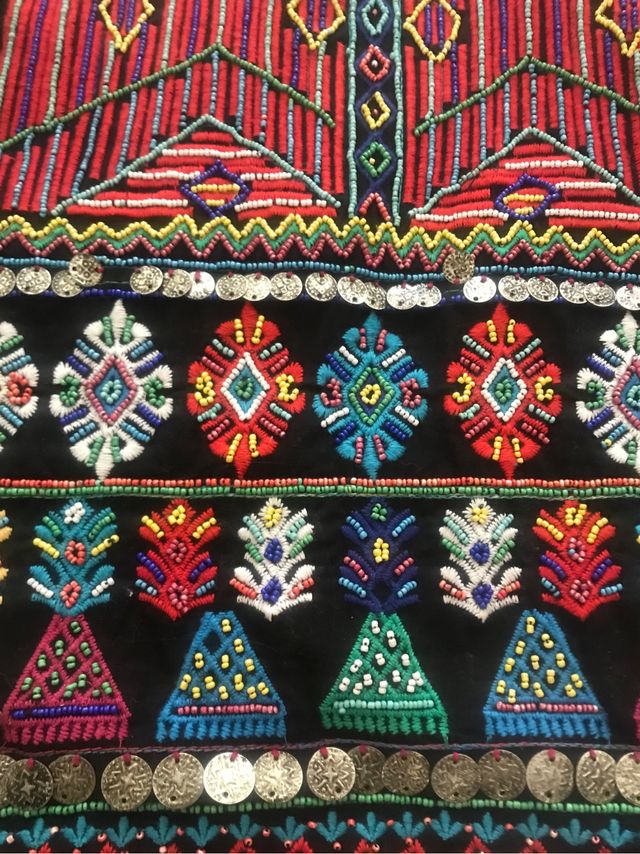 Chaqueta abalorios zara colores. Talla S