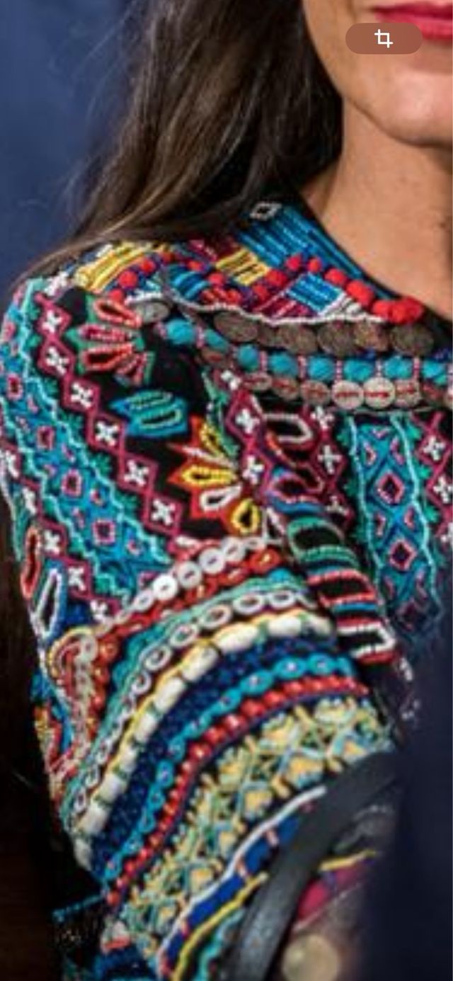 Chaqueta abalorios zara colores. Talla S