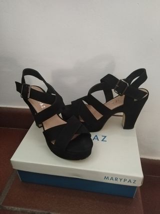 Sandalias plataforma de tacón negras MARYPAZ de segunda mano por 20 EUR en  Helechosa de los Montes en WALLAPOP