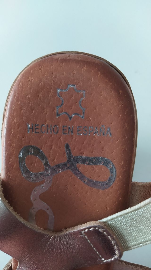 Sandalias piel.