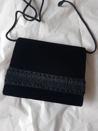 Bolso fiesta terciopelo negro de segunda mano por 5 EUR en A Coruña en  WALLAPOP