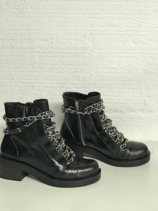 BOTIN ZARA CADENAS Y PIEL NEGRA T.38 nuevas