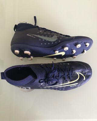 Botas futbol talla 35 de segunda mano por 20 EUR en Castelldefels en  WALLAPOP