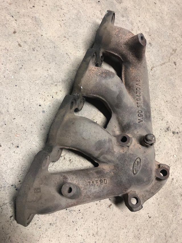 Colector de escape Ford Fiesta turbo.