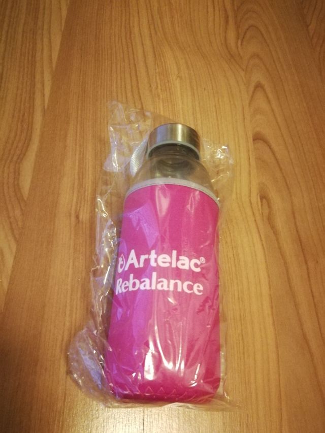 Botella agua pequeña cristal con funda isotermica