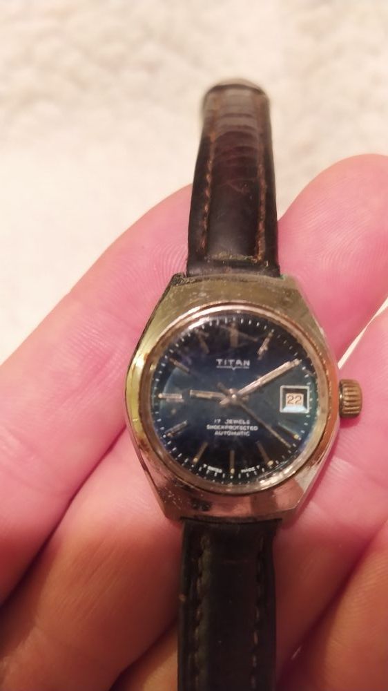 reloj automático titán