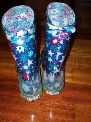 Botas de agua tuc tuc luces infantil de segunda mano por 10 EUR en Gijón en  WALLAPOP