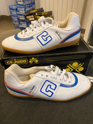 Zapatillas futbol sala vintage de segunda mano por 25 EUR en Sant Antoni de  Calonge en WALLAPOP