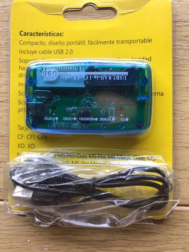MULTILECTOR DE TARJETAS CON PUERTOS USB