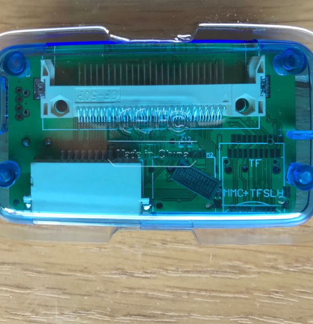 MULTILECTOR DE TARJETAS CON PUERTOS USB
