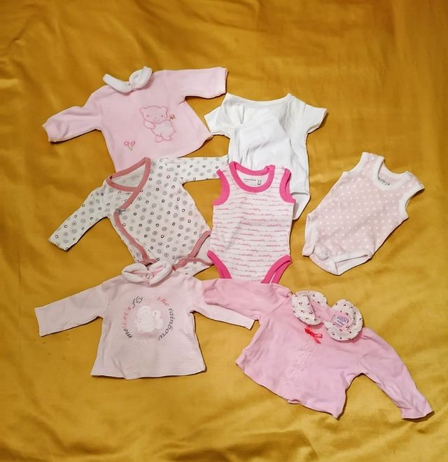 Lote de bodies y camisetas de 0 a 3 meses