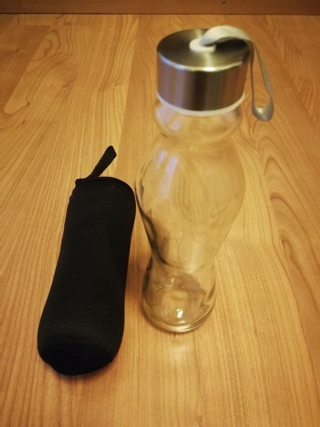 Botella agua cristal con funda protectora