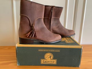 BOTOS CAMPEROS CORTOS de segunda mano por 90 EUR en Valencia en WALLAPOP