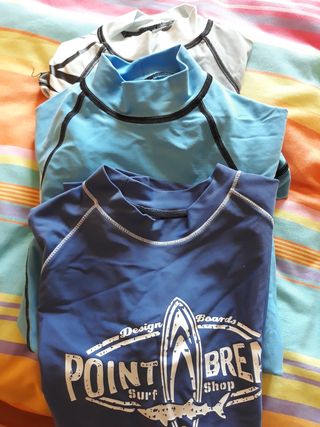 Camisetas de agua o piscina. De Decathlon de segunda mano por 6 EUR en  Villanueva del Pardillo en WALLAPOP