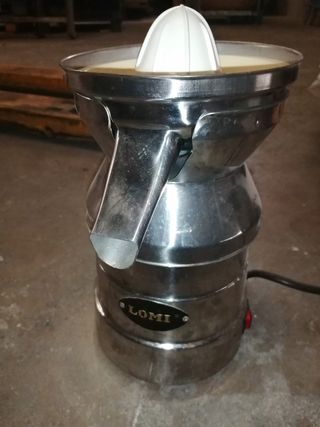 EXPRIMIDOR DE NARANJA INDUSTRIAL INOX de segunda mano por 130 EUR en  Terrassa en WALLAPOP
