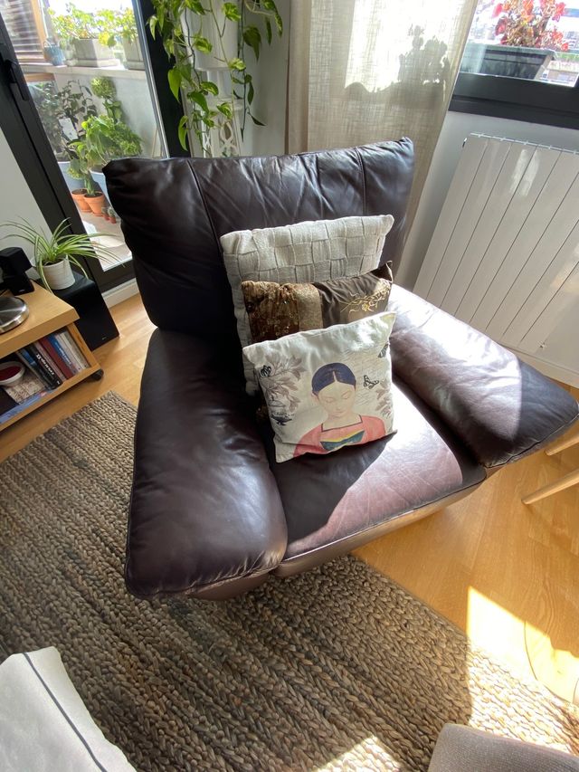 Sillón de piel reclinable + puf