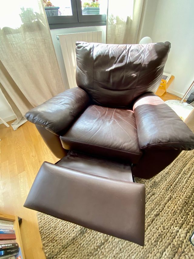 Sillón de piel reclinable + puf