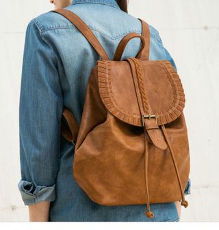 Mochila bershka de segunda mano por 15 EUR en Arévalo en WALLAPOP