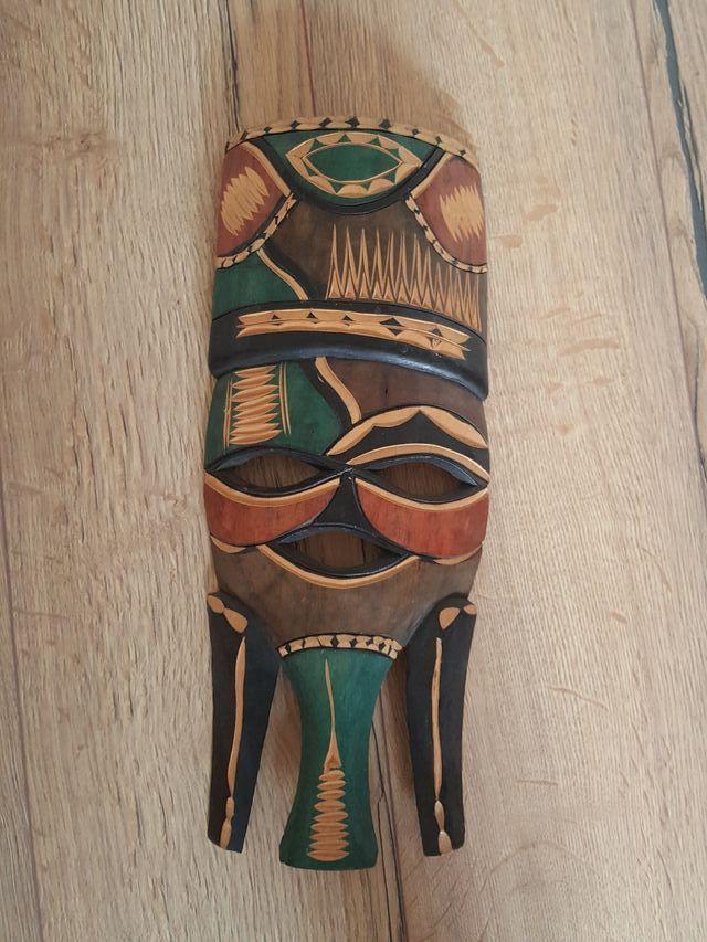 Máscara artesanal de madera + tela decorada