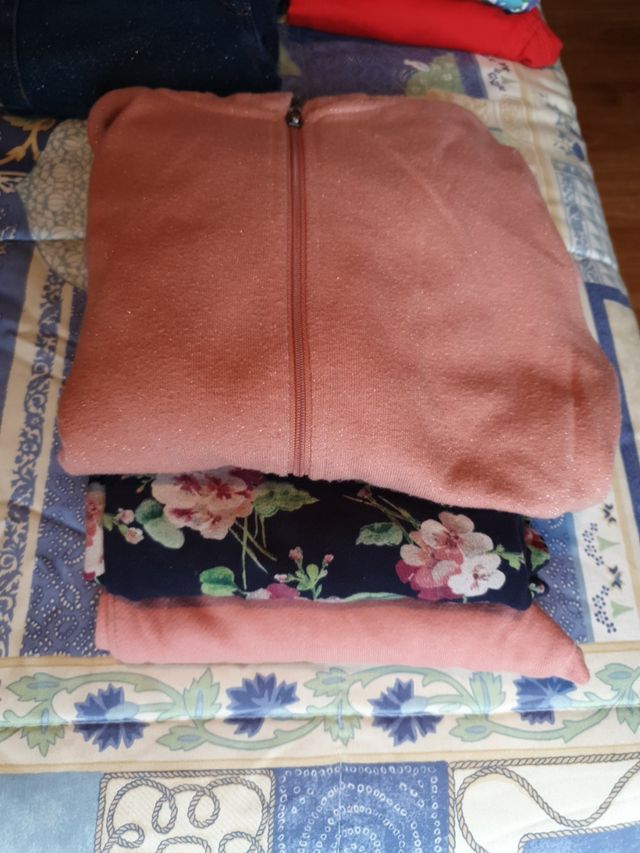 chaqueta y 2 pantalones de chandal 10 años