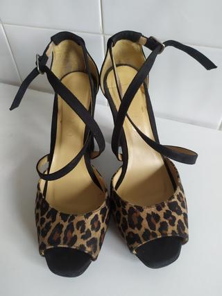 Sandalias Leopardo de segunda mano por 4 EUR en Benalmádena en WALLAPOP
