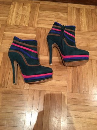 Botines tacón talla 35 de segunda mano por 20 EUR en Vitoria-Gasteiz en  WALLAPOP